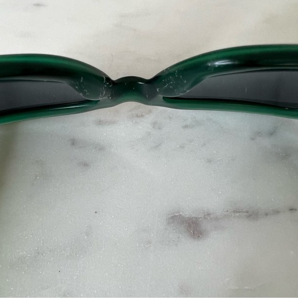 BVLGARI SUNGLASSES GREEN COLOR
GOLD CREST DETAIL ON THE SIDES main image 5